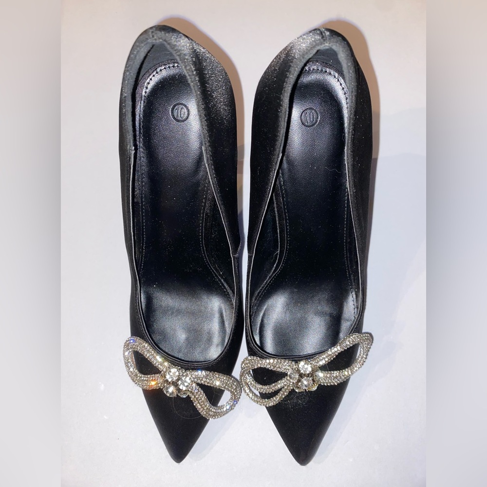 Rhinestone Bow, Black Pump